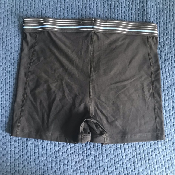 Under Armour Shorts - Picture 2 of 2